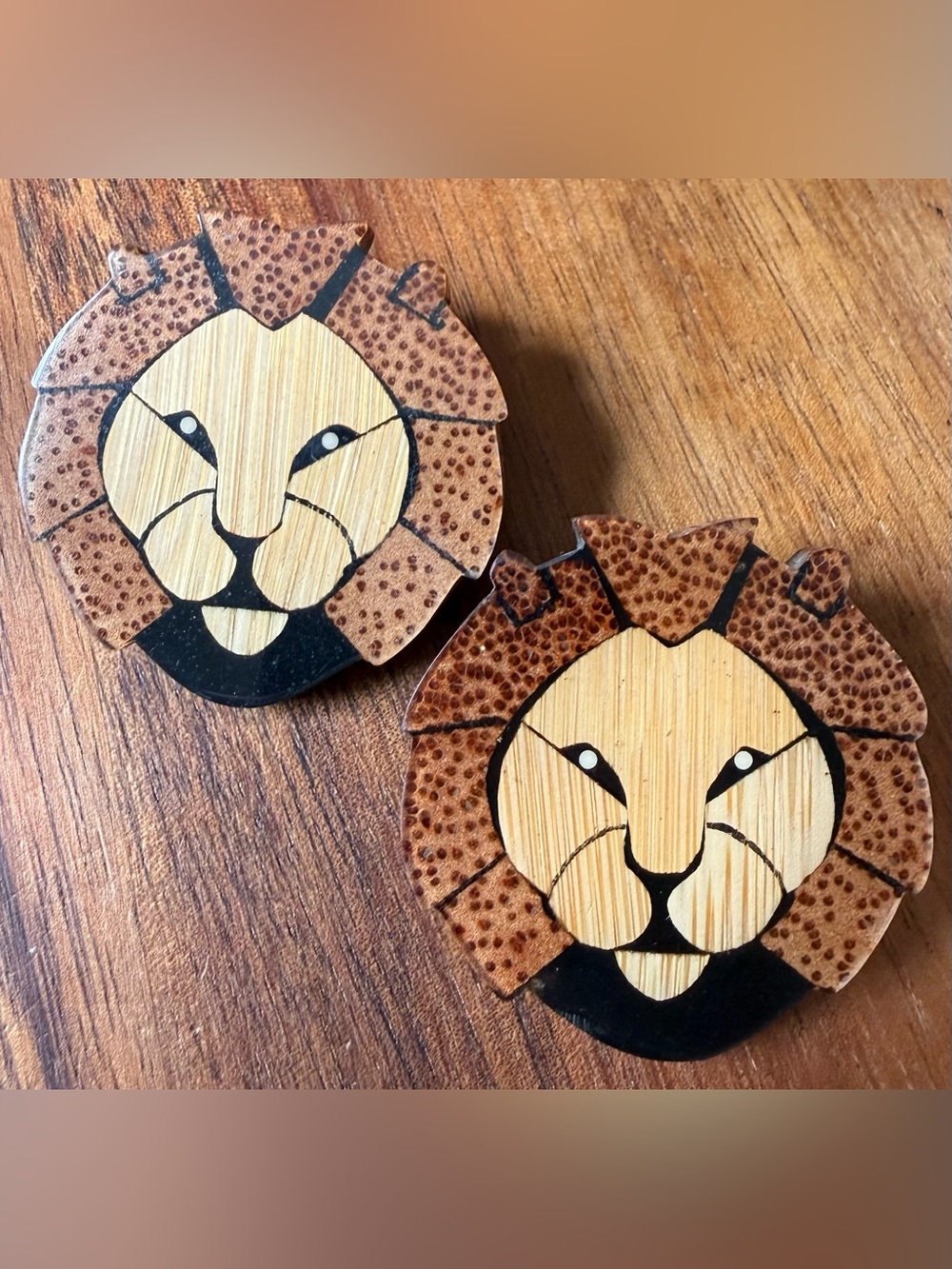 VTG Lees Sands Inlay Handcrafted Wooden Lion Face Earrings in Brown and Black